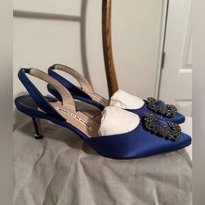 Never worn Manolo Blahnik Hangisi 50 Satin Slingback Pump